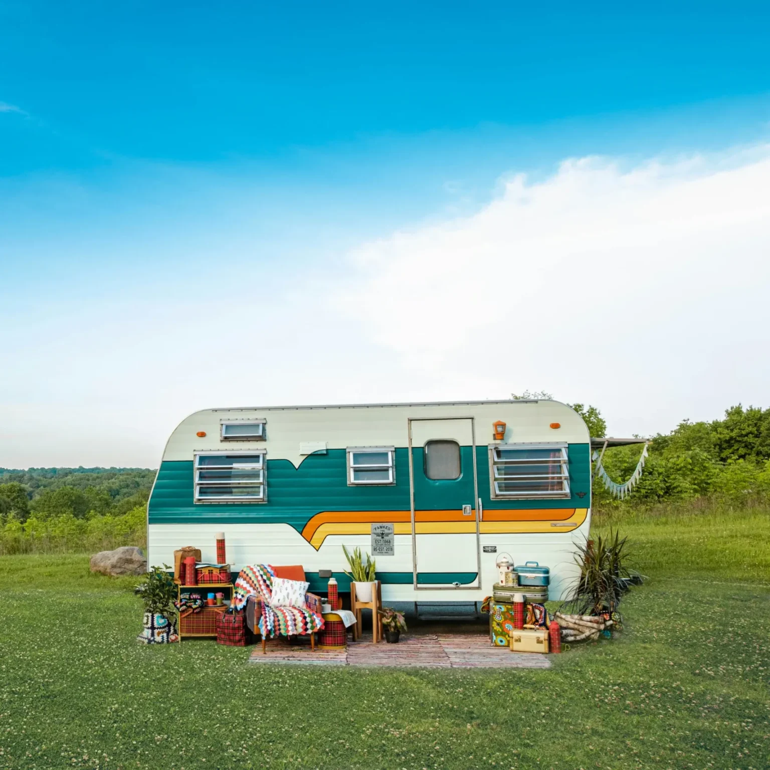 Caravane dans prairie